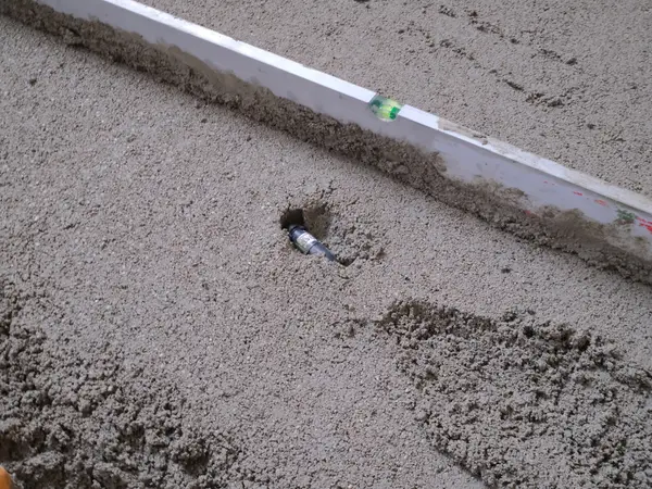 AntOne-Sensor vollständig im erdfeuchten Estrich eingebettet