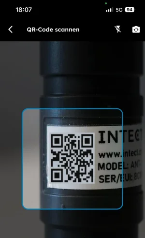 Die Intect App scannt den QR-Code auf dem AntOne-Sensor